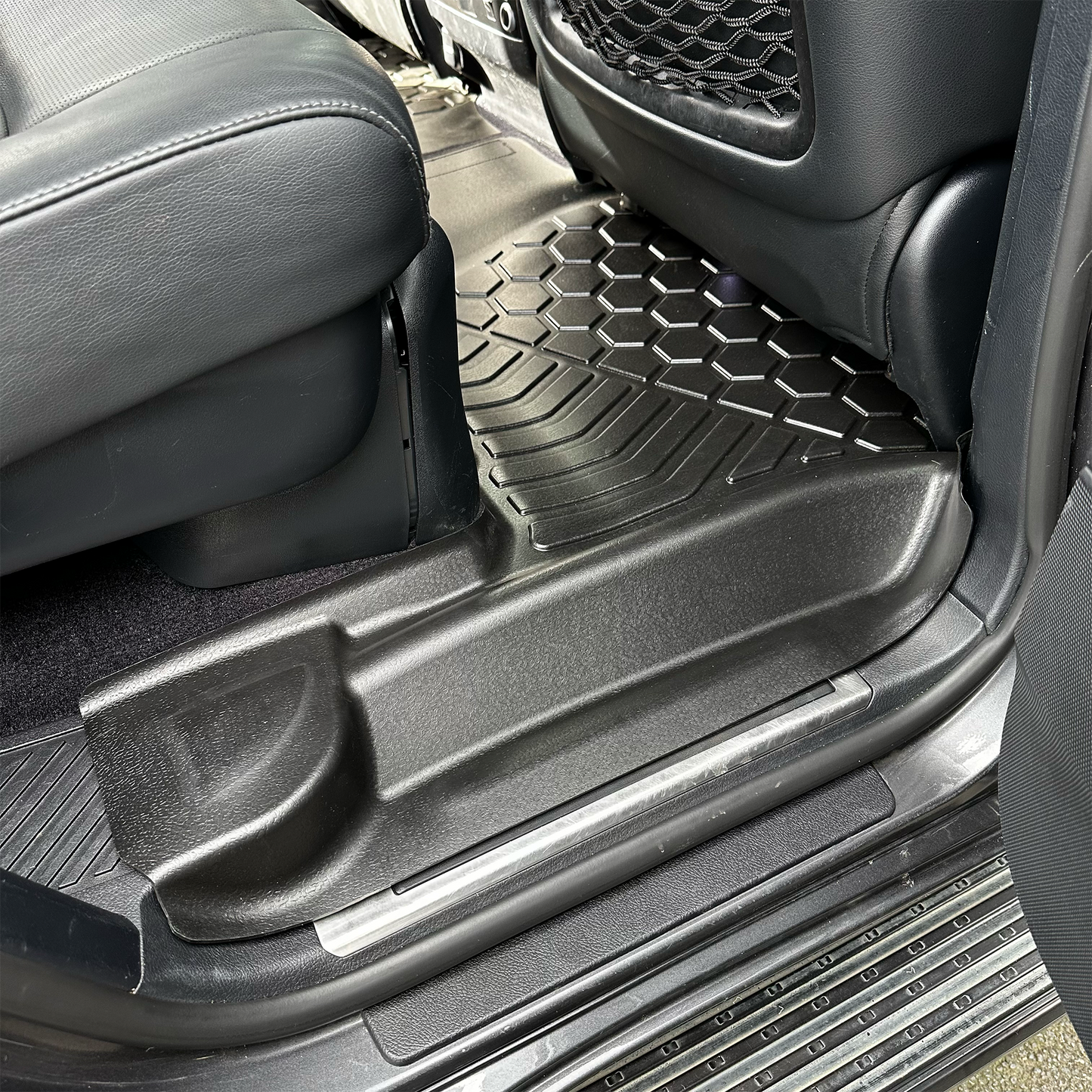 Toyota Landcruiser 200 Series 2007-2021 | MUDTAMER Floor Mats