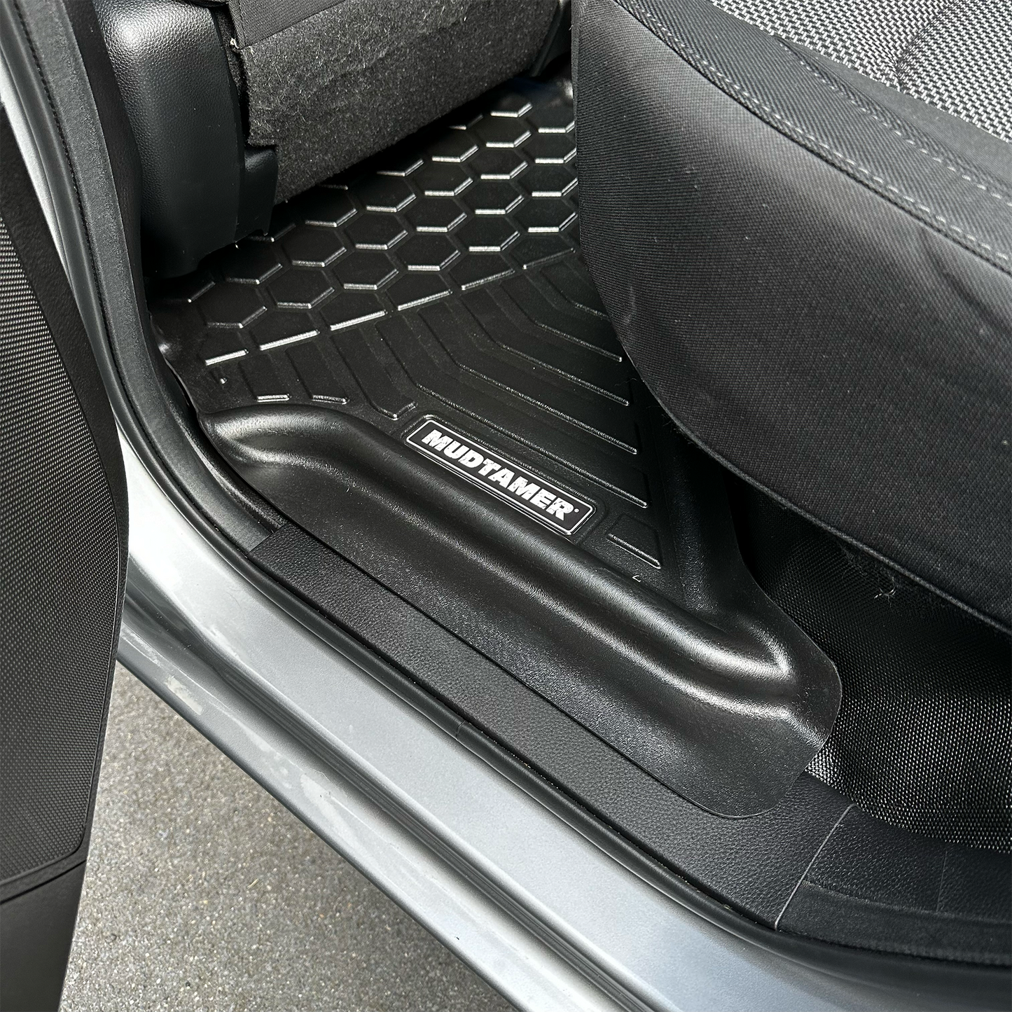 Isuzu DMAX 2020+ | MUDTAMER Floor Mats