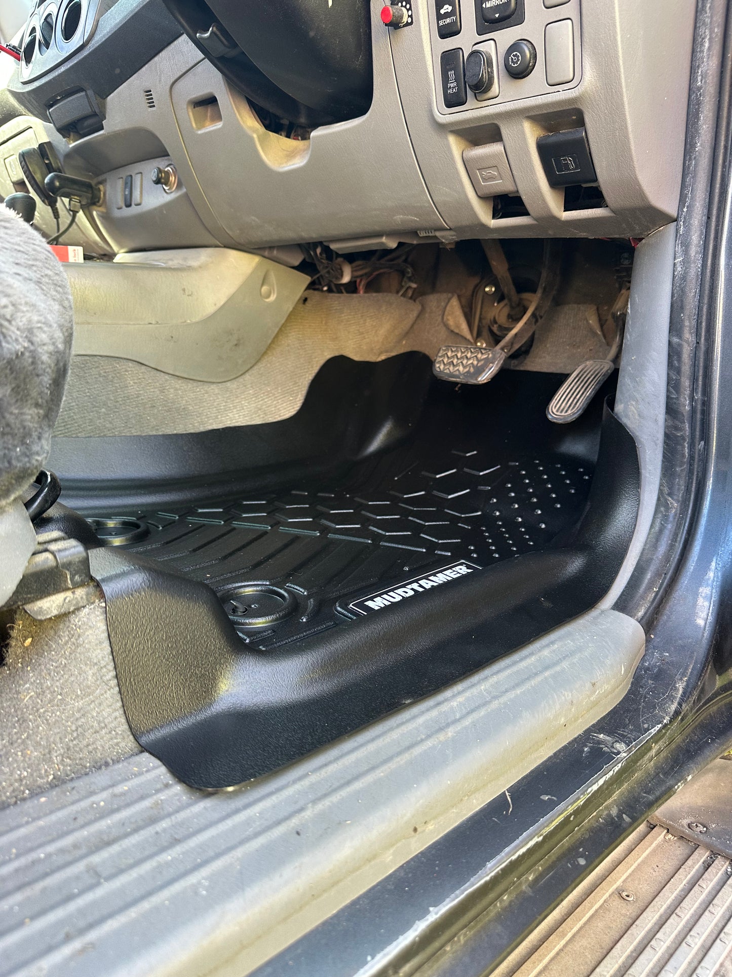 Toyota Hilux 2005-2015 | MUDTAMER Floor Mats