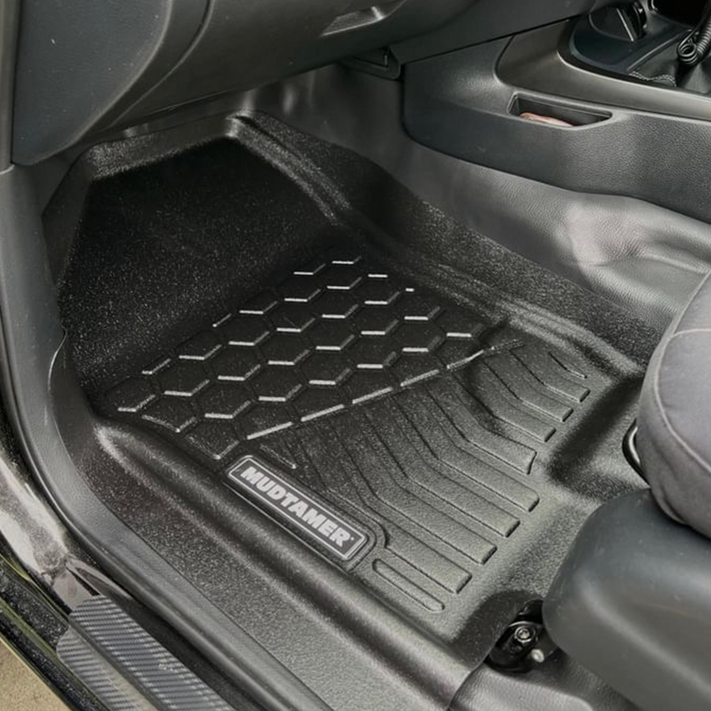 Nissan Navara NP300 Automatic 2017+ | MUDTAMER Floor Mats